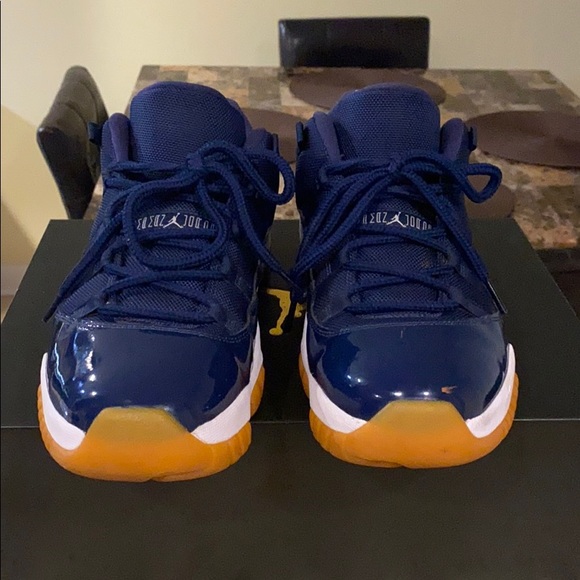 air jordan 11 retro low navy gum